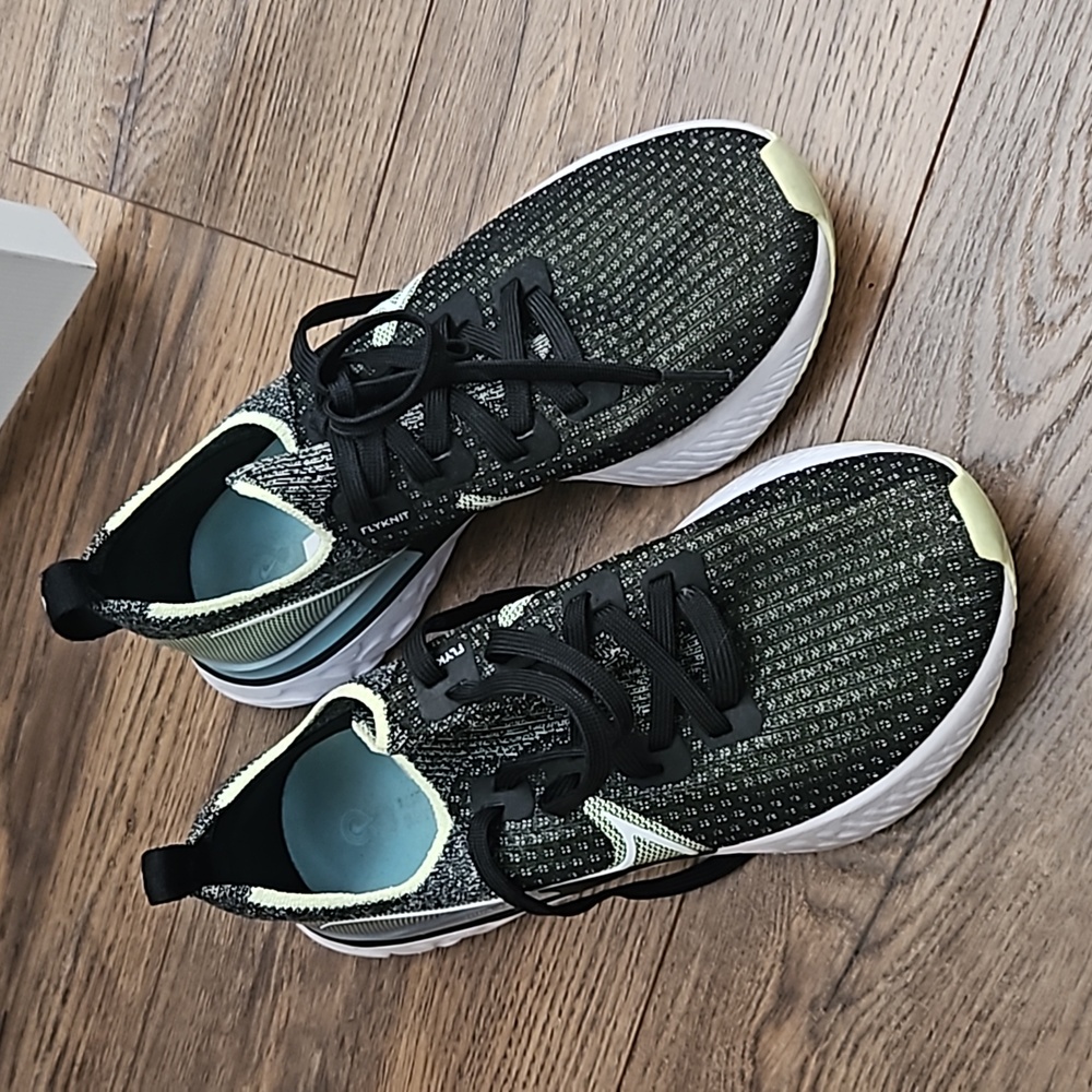 Nike womens infinity react black yellow and green size 8.5